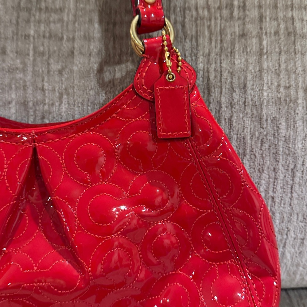 Coach Gramery patent leather and boss signature C Red shoulder bag 6 x 9 - Picture 2 of 14
